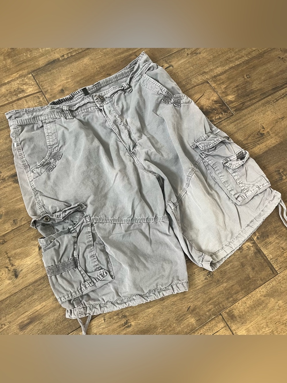 Men’s Baggy Grey Y2K Cargo Shorts #Y2K #Baggy #Cargo